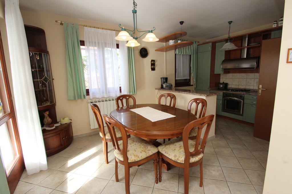 Holiday home Viktoria *